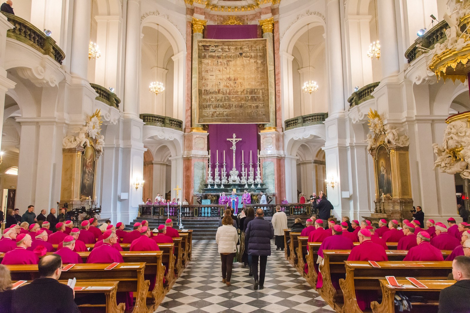 Eröffnungsgottesdienst Projekt Brücke gitterfrei Zeugnisse Fürbitten Angelika Lang und Pedro Holzhey